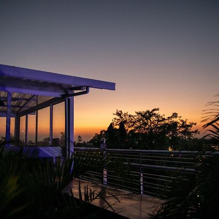 Hotel Alaya Dehradun Luaran gambar