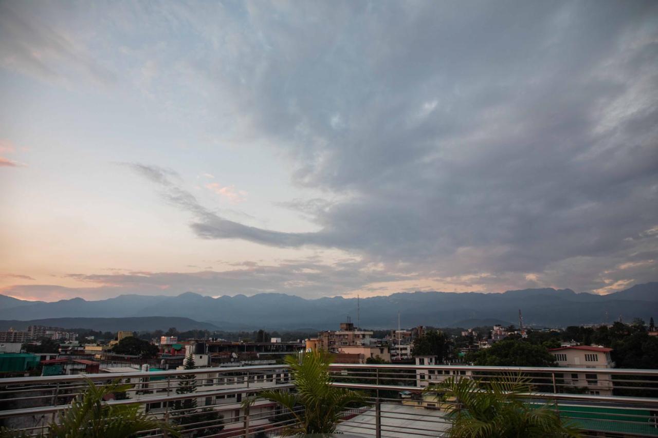Hotel Alaya Dehradun Luaran gambar