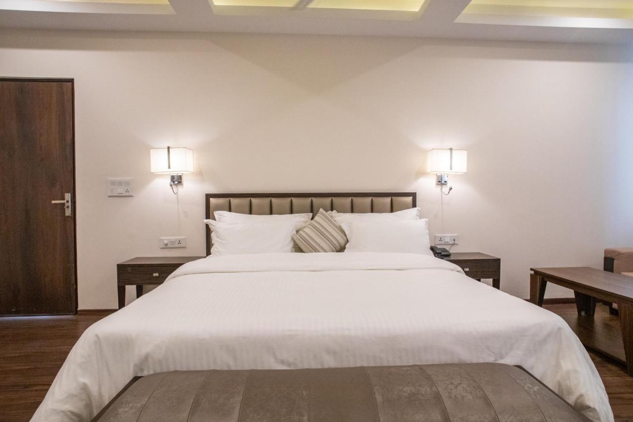 Hotel Alaya Dehradun Luaran gambar