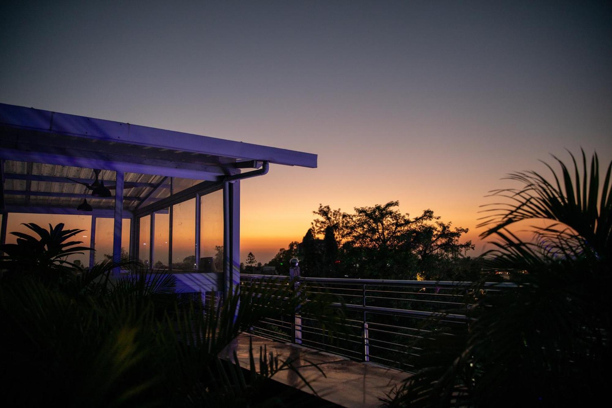 Hotel Alaya Dehradun Luaran gambar