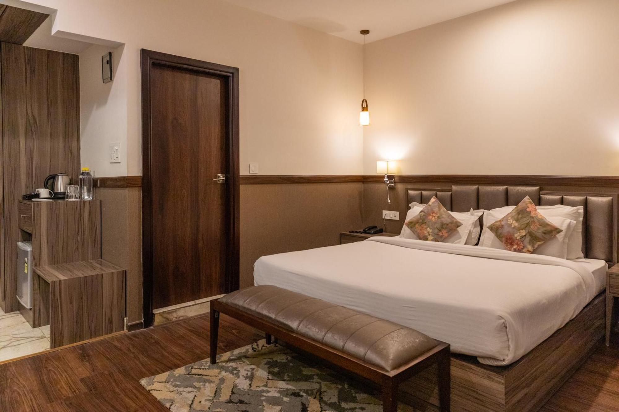 Hotel Alaya Dehradun Luaran gambar