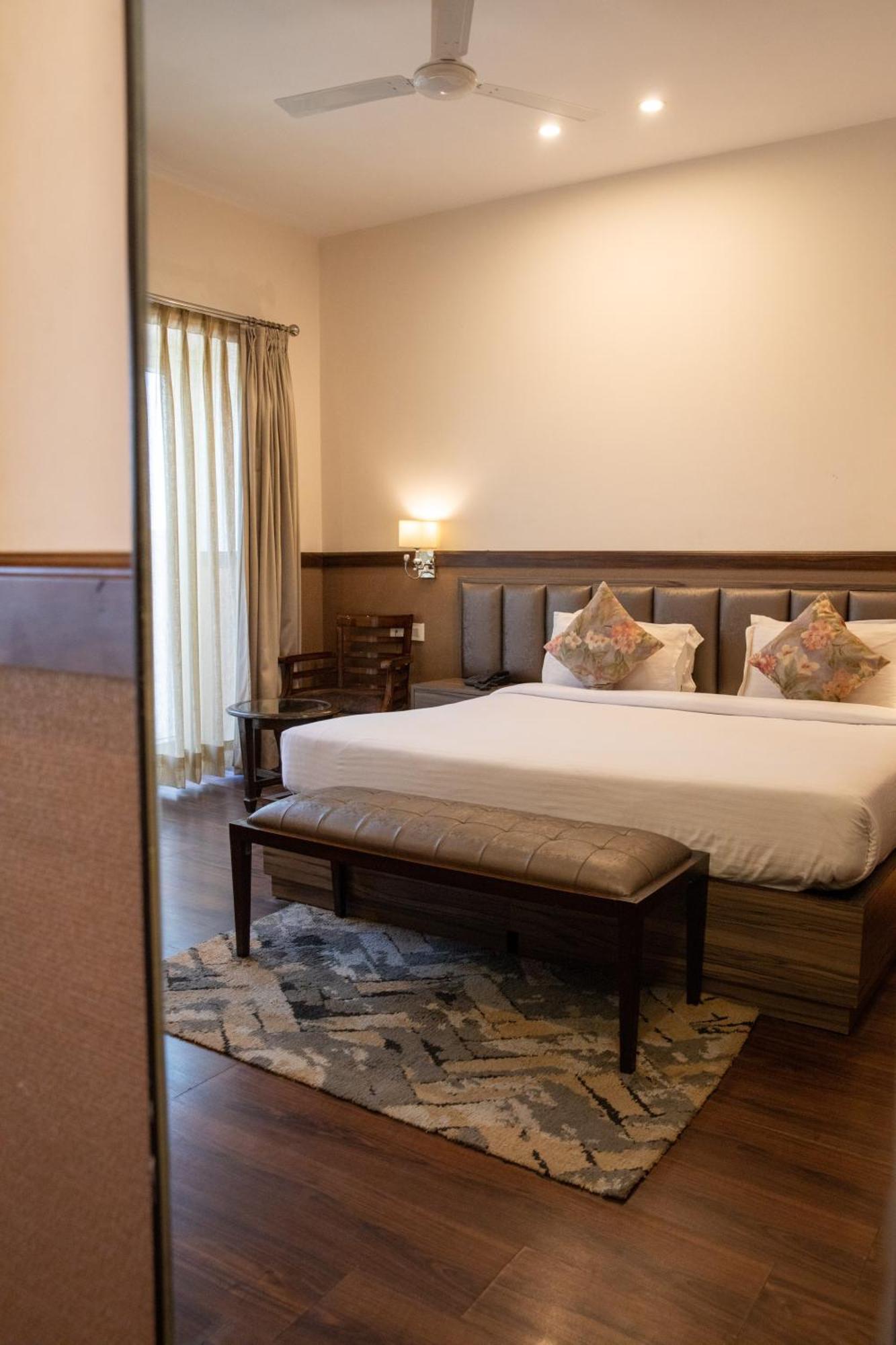 Hotel Alaya Dehradun Luaran gambar