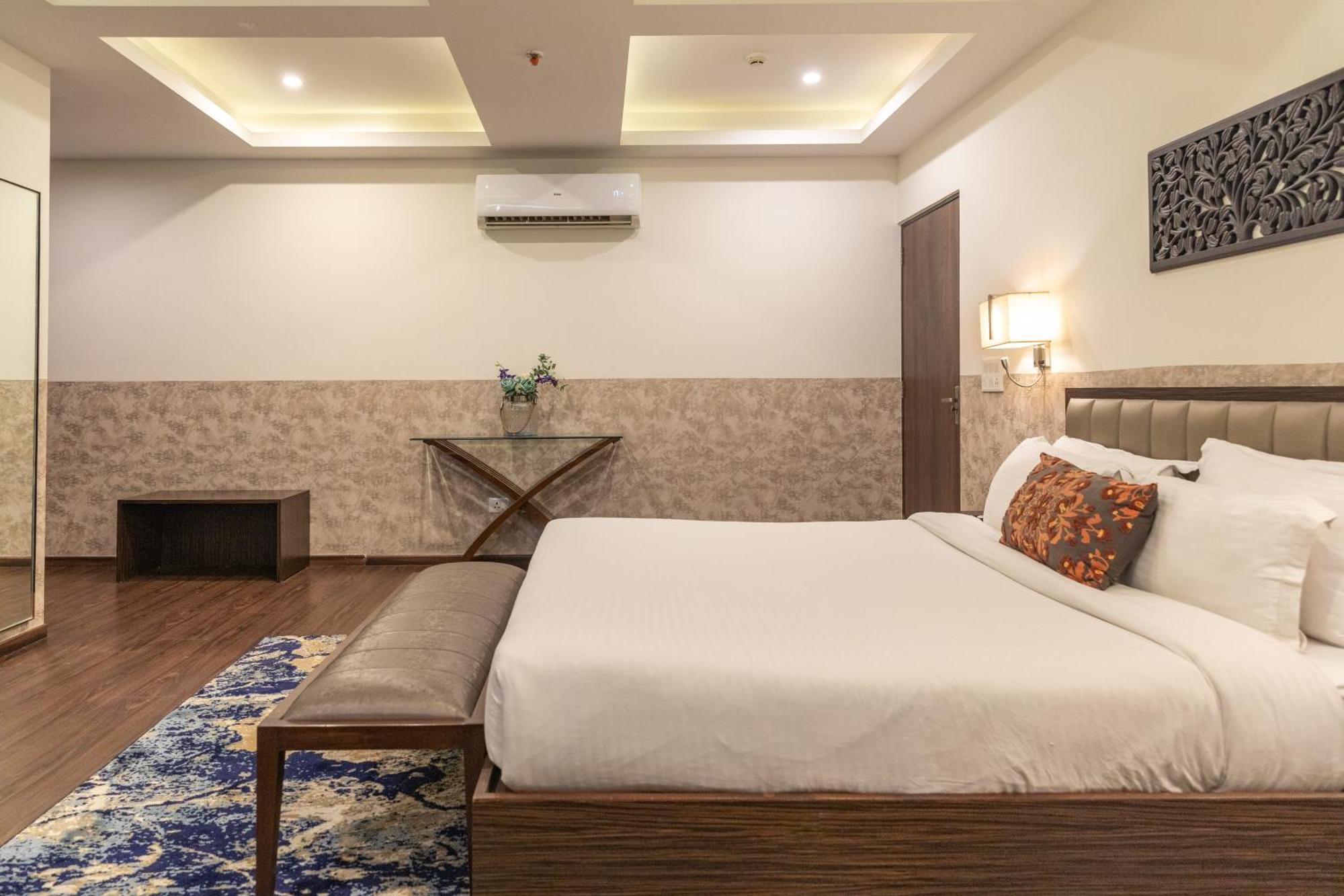 Hotel Alaya Dehradun Luaran gambar