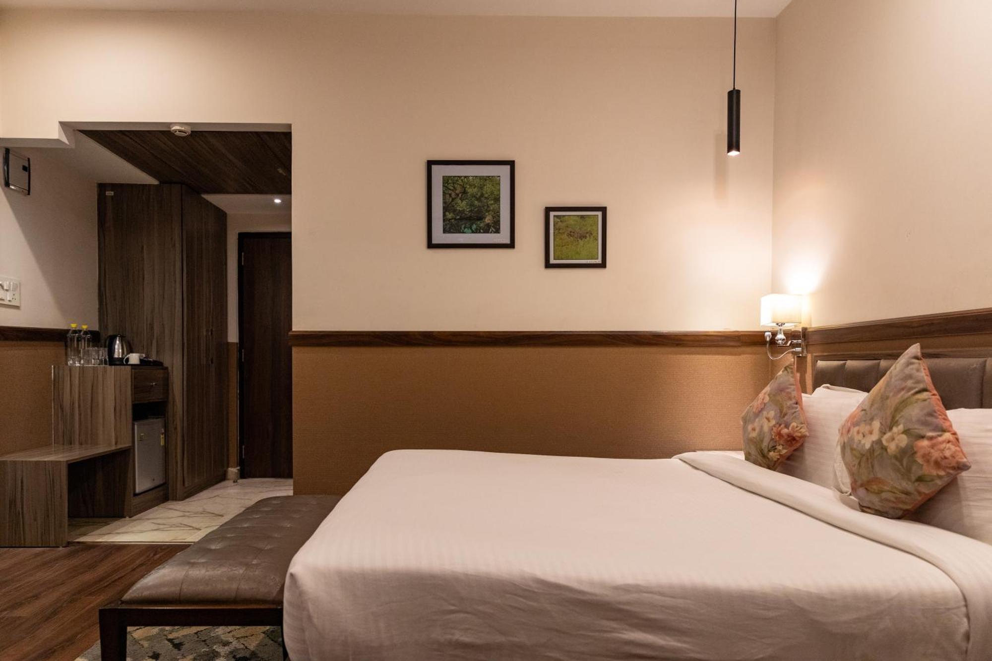 Hotel Alaya Dehradun Luaran gambar